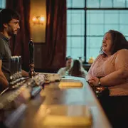El primer encuentro entre los protagonistas de "Bebé Reno" sucede en un bar. Te contamos dónde queda.