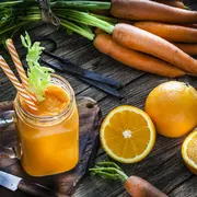 Los beneficios de tomar jugo de zanahoria todos los días