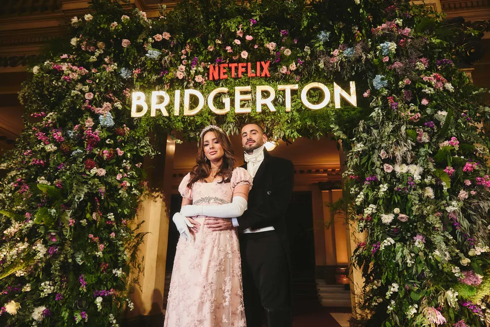 Nicolás Occhiato y Flor Jamín Peña y su falsa boda en el Teatro Colón.
