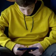 Alerta por la "nueva droga" que atrapó a los jóvenes.