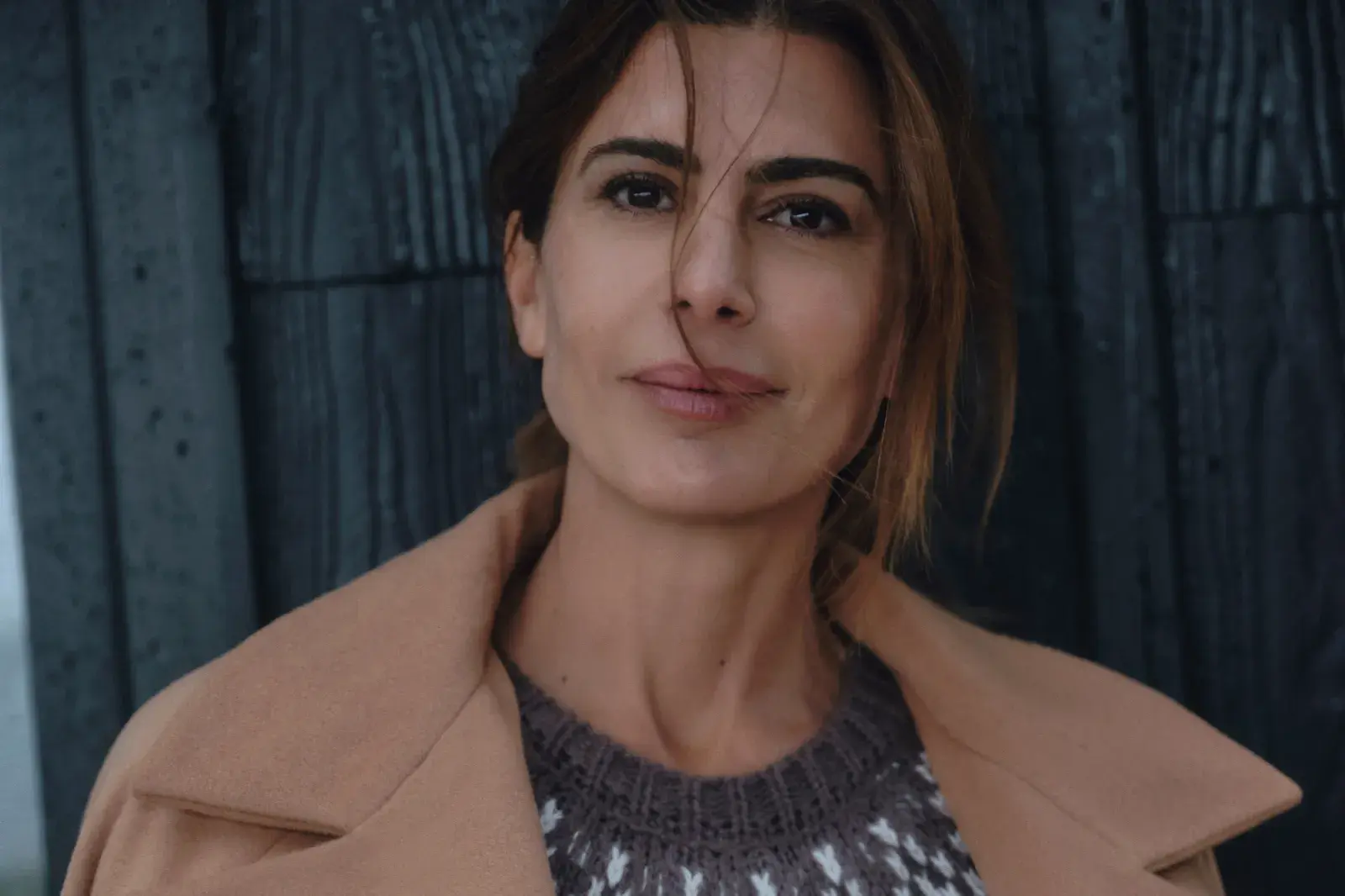 Juliana Awada y el abrigo tendencia del 2024, diseñado por ella.