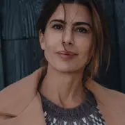 Juliana Awada y el abrigo tendencia del 2024, diseñado por ella.