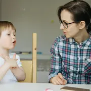 ¿Cómo saber si sos una mamá helicóptero?