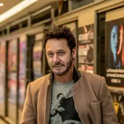 El actor chileno, Benjamín Vicuña, habría iniciado una relación con una mujer que se separó y que habría dejado todo por él. Todos los detalles.