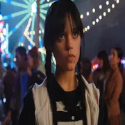 La primera temporada de Merlina está disponible en Netflix.