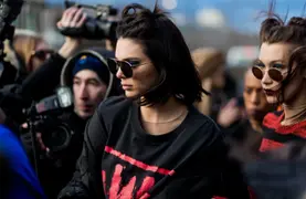 Kendall Jenner impone las flared leggings este invierno como uno de los must have de la temporada.