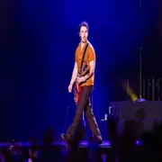 El cantante de 36 años debió ser intervenido quirúrgicamente e instó a sus segudiores a hacerse los chequeos correspondientes.