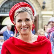 Máxima Zorreguieta impuso tendencia con un vestido de mangas acampanadas