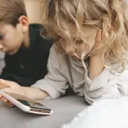 Un estudio reveló qué sucede cuando se limita el tiempo que los niños pasan frente a las pantallas