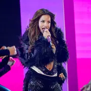 Foto de Emilia Mernes en los Premios Juventud.