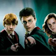 Harry Potter, el mago más famoso de los últimos tiempos creado por la escritora escritora británica J.K. Rowling, hoy celebra su cumpleaños número 44.