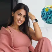 El libro que lee Antonela Roccuzzo en vacaciones.