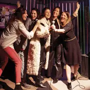 Kōnā Corner + Karaoke, un lindo plan de amigas.
