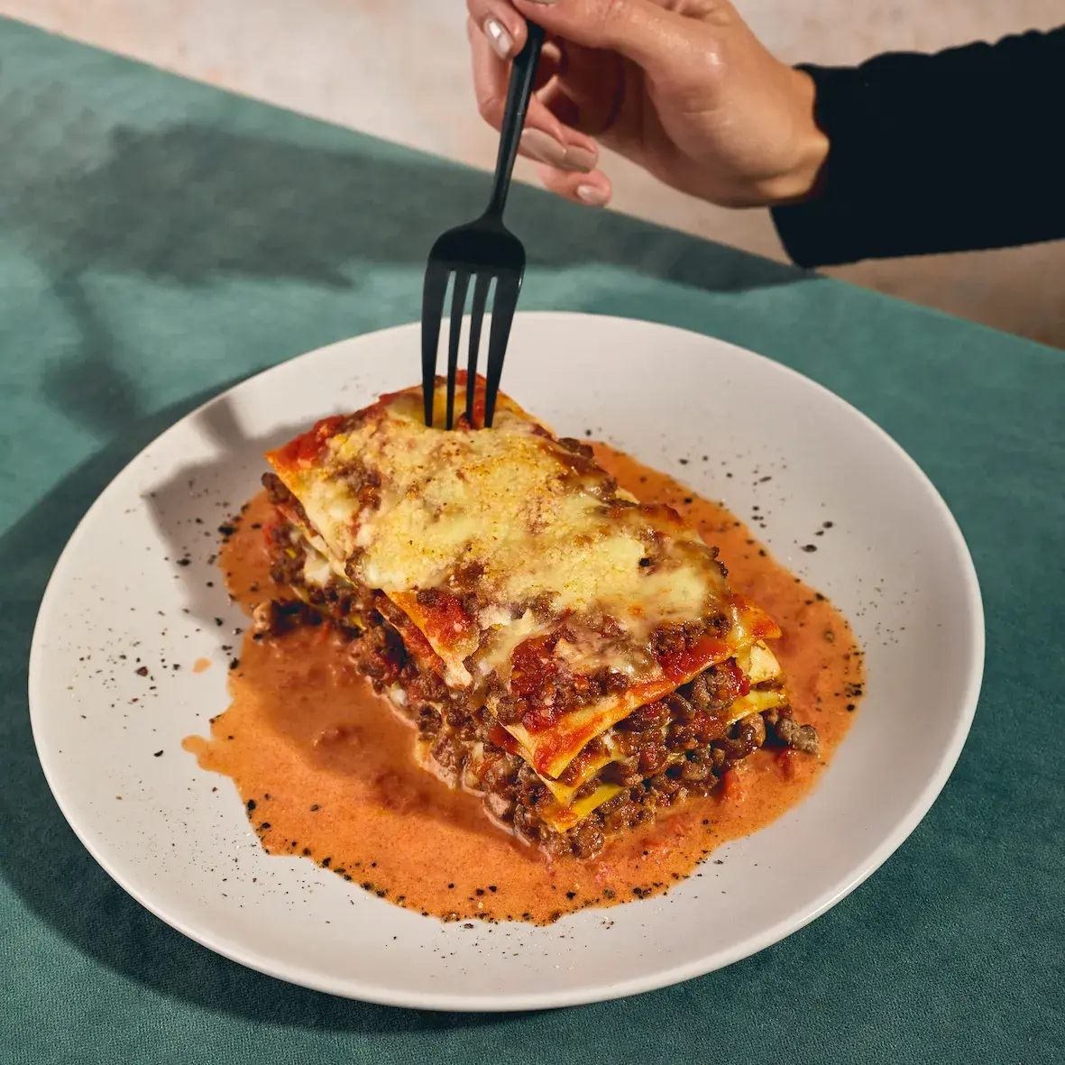 Romantic Italian Dining at La Parolaccia Osteria in Long Beach, image size:1181x1181