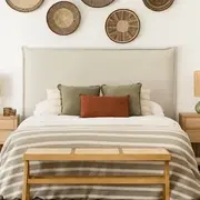 Los respaldos de cama además de enmarcar el espacio aportan confort.