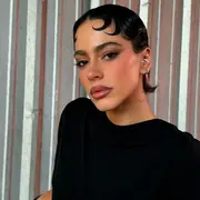 La cantante argentina, Tini Stoessel compartió una foto en la que se la ve con un traje de baño que levantó la temperatura en Instagram.