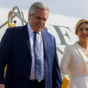 La ex primera dama produjo un documental en donde relata cómo fue su vida junto al ex mandatario, acusado de violencia de género.