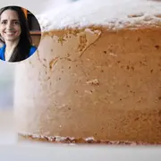 Receta de Bizcochuelo casero de Paulina Cocina, alto y esponjoso.