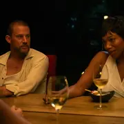 Channing Tatum y Naomi Ackie protagonizan Parpadea dos veces.