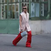 Mujer por las calles de Munich, Alemania.