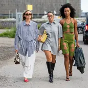 Invitadas al primer desfile de la semana de la moda en Copenhagen, por las calles de la ciudada.