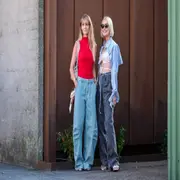 Mujeres invitada a un desfile de la semana de moda en Copenhagen.