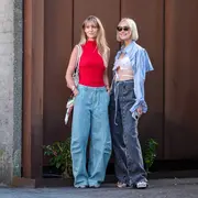 Mujeres invitada a un desfile de la semana de moda en Copenhagen.