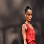 Zoë Kravitz en la premiere de Parpadea dos veces