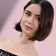 Lilly Collins en la premiere de la temporada 4 de Emily in Paris.