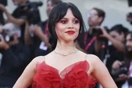 Jenna Ortega en el Festival de Venecia.