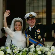 El príncipe Guillermo Alejandro y su flamante nueva esposa, la princesa Máxima Zorreguieta, el 2 de febrero de 2002.