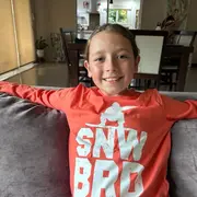 Juani aprendió a tejer con las agujas heredadas de su bisa abuela Francisca y ahora enseña a través de su cuenta de Instagram a todos sus seguidores.