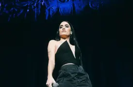 El look de Lali Espósito para su show con Dillom en el Movistar Arena.