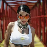 Foto de María Becerra en la grabación del videoclip Primer aviso.