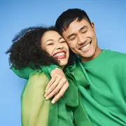 Neuronas espejo: cómo las emocones se contagian entre dos personas.