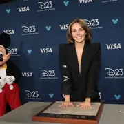 Foto de Miley Cyrus en los Disney Legends Award.