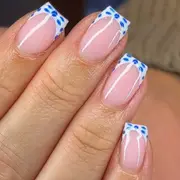 Las uñas francesas son un clásico de todos los tiempos. Ahora, con una vuelta de tuerca, llega una nueva propuesta que se posiciona como la elegida del 2024.