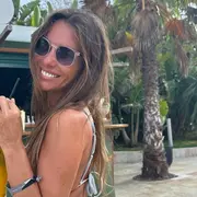La actriz y conductora se encuentra de viaje por Ibiza y comparte la experiencia a diario con sus seguidores. Las fotos de sus vacaciones, a continuación.