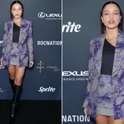 Dos fotos de Emilia Mernes en un evento.