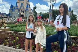 Wanda Nara de vacaciones en Disney junto a sus hijas.