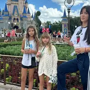 Wanda Nara de vacaciones en Disney junto a sus hijas.