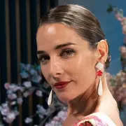 Juana Viale en la mesaza.