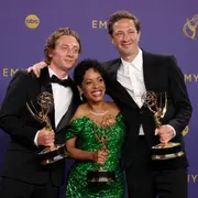 Foto del elenco de The Bear en los Premios Emmy 2024.
