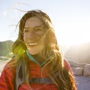 Atardecer desde la cumbre: El sol se despide regalando un espectáculo de colores inolvidable