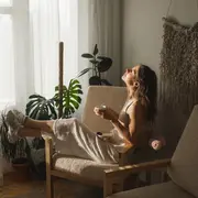 El orden, la elección de los colores, la luz natural y la presencia de plantas son claves fundamentales para lograr bienestar con la decoración de tu casa.