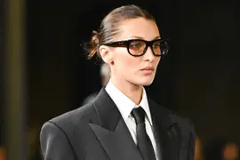 Bella Hadid regresó a lo grande al mundo de las pasarelas de la mano de Saint Laurent