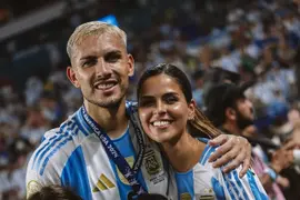 El jugador de la Selección Argentina y su mujer anunciaron su tercer embarazo de una manera muy original.