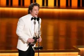 Foto de Jeremy Allen White en los Premios Emmy.