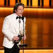 Foto de Jeremy Allen White en los Premios Emmy.