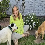 Julia terminó su libro en la última etapa de un cáncer terminal: busca ayudar a otras personas.